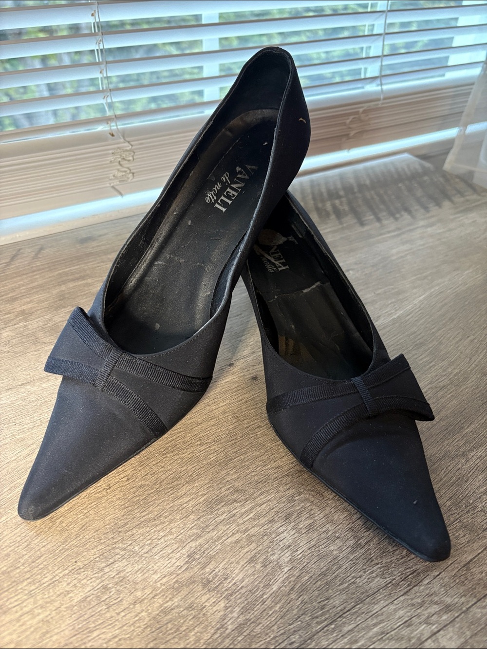 Vaneli di Notte  Black Pointed Toe Bow Heels. Sz 8.5M wm’s.